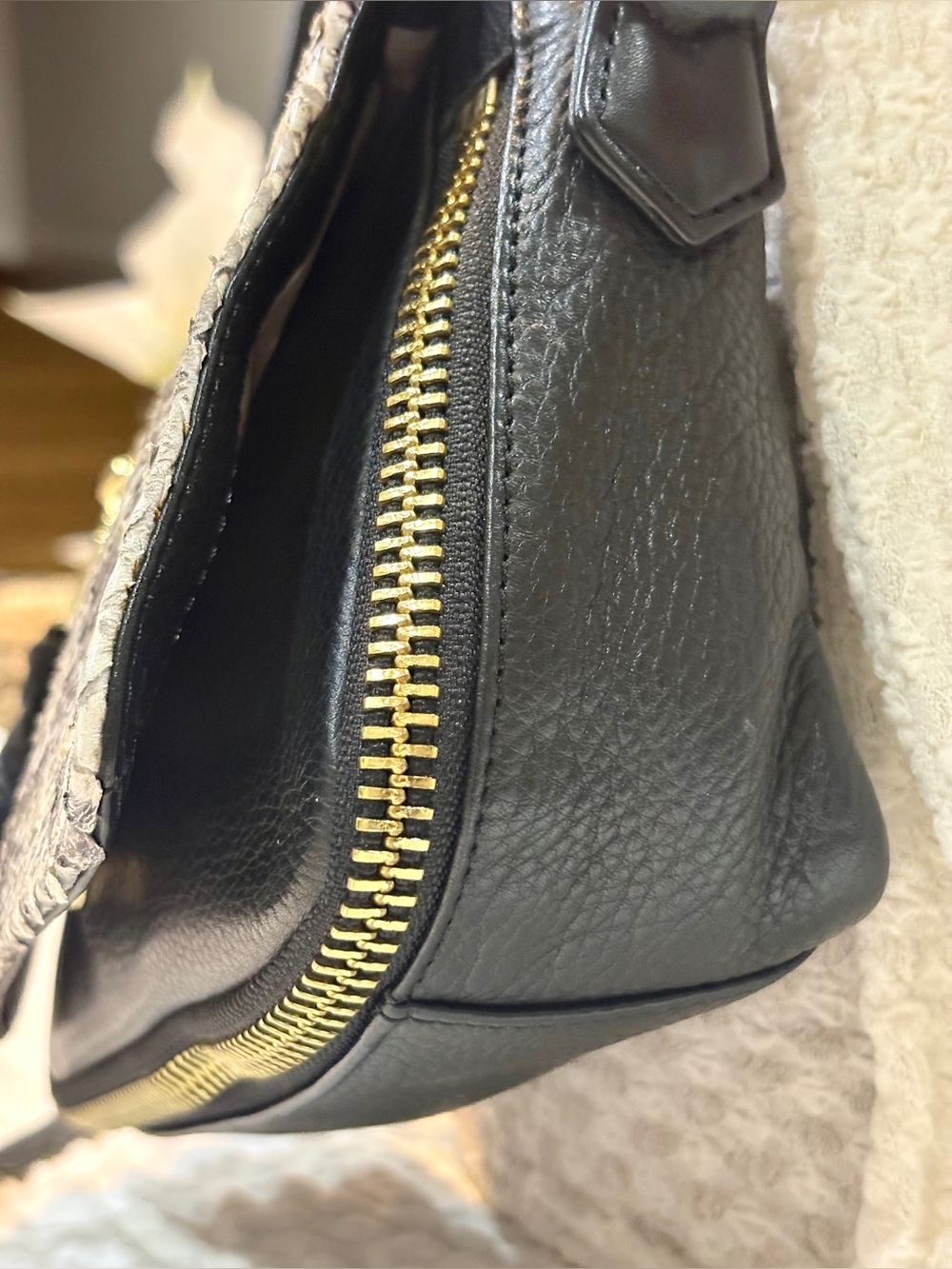 Aimee Kestenberg Sorrento Mini Crossbody Bag Snake & Supple Black Leather EUC - Picture 9 of 10